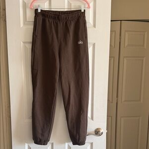 ALO Yoga Chocolate Brown Sweatpants